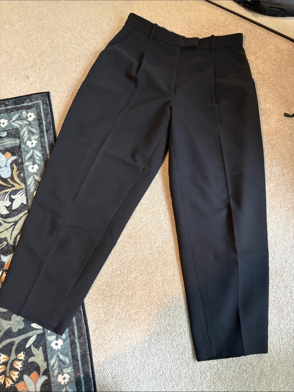 Abercrombie & Fitch  High Rise Tapered Leg Cropped Pant 29/8